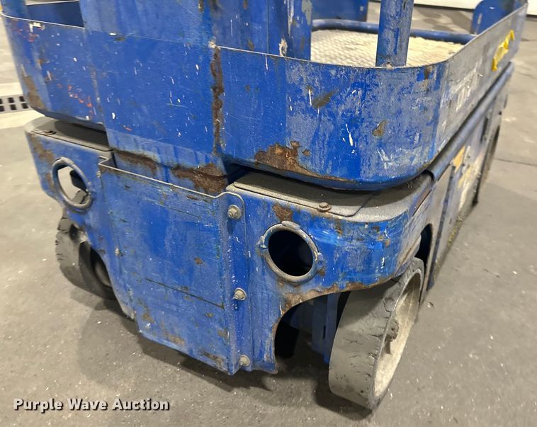 image for item DQ0740 Upright  TM12 vertical lift