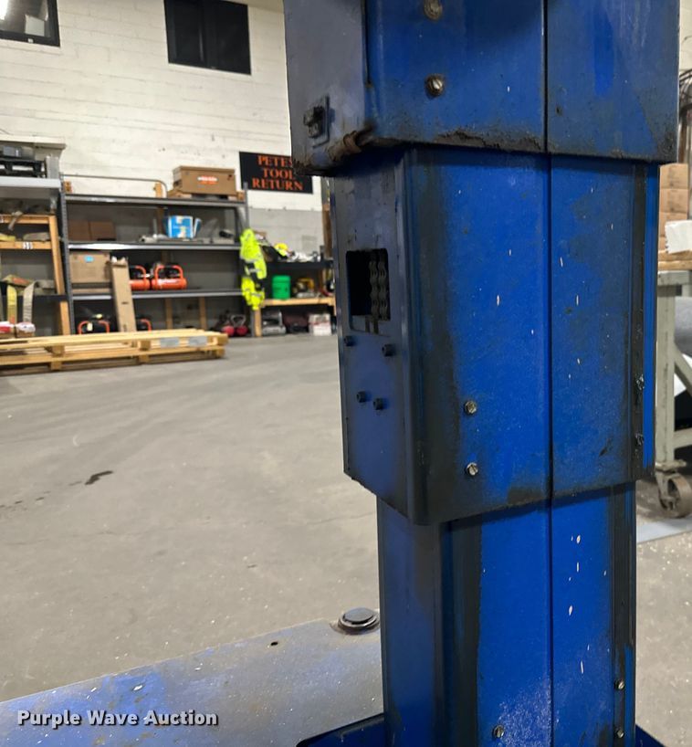 image for item DQ0740 Upright  TM12 vertical lift