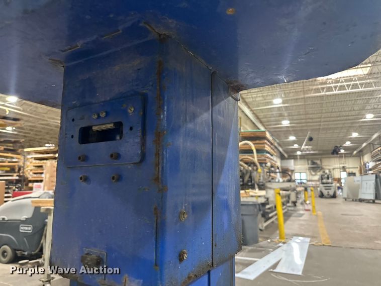 image for item DQ0740 Upright  TM12 vertical lift