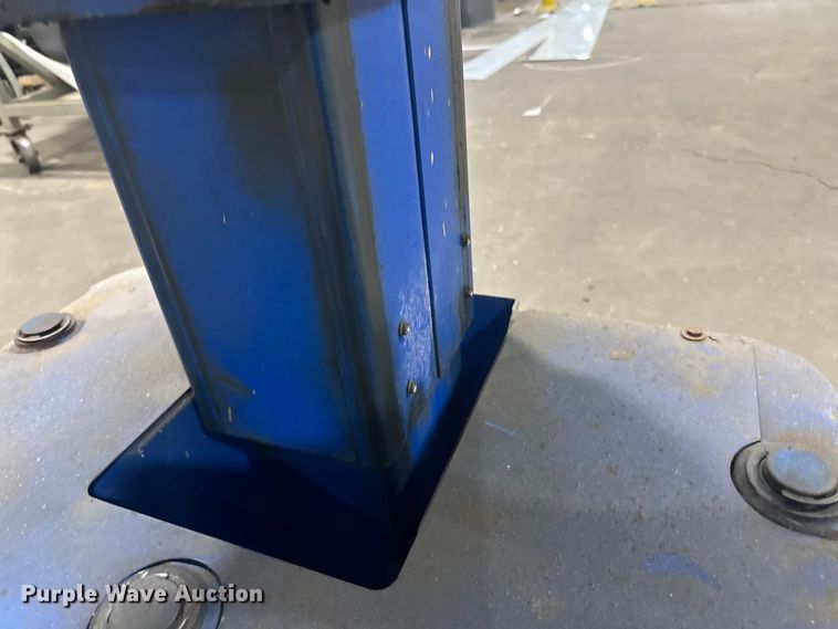 image for item DQ0740 Upright  TM12 vertical lift