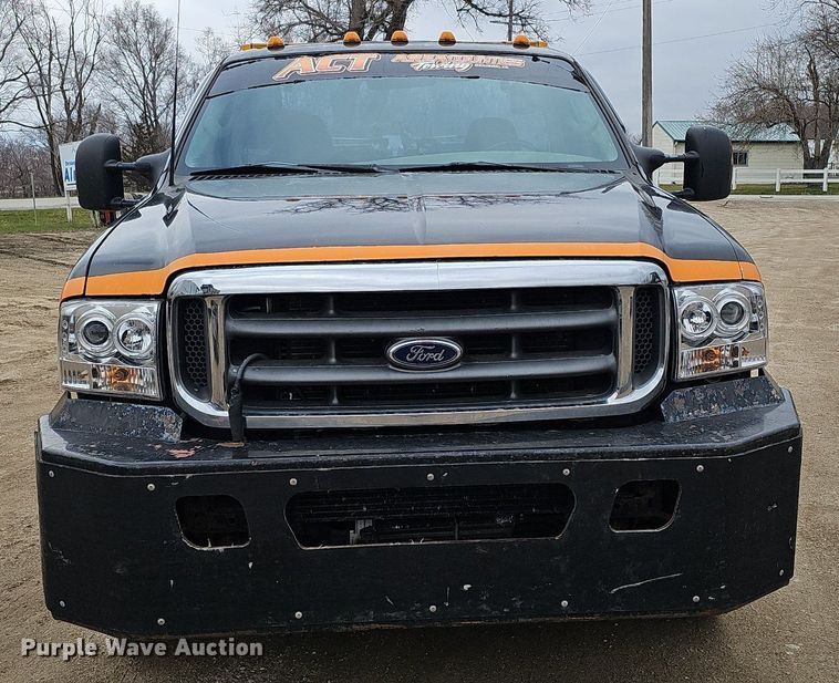image for item DQ8671 2003 Ford F550 Super Duty XLT tow truck