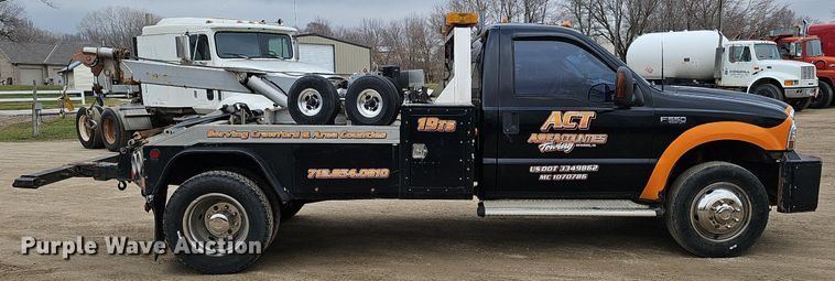 image for item DQ8671 2003 Ford F550 Super Duty XLT tow truck