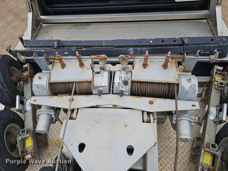 image for item DQ8671 2003 Ford F550 Super Duty XLT tow truck