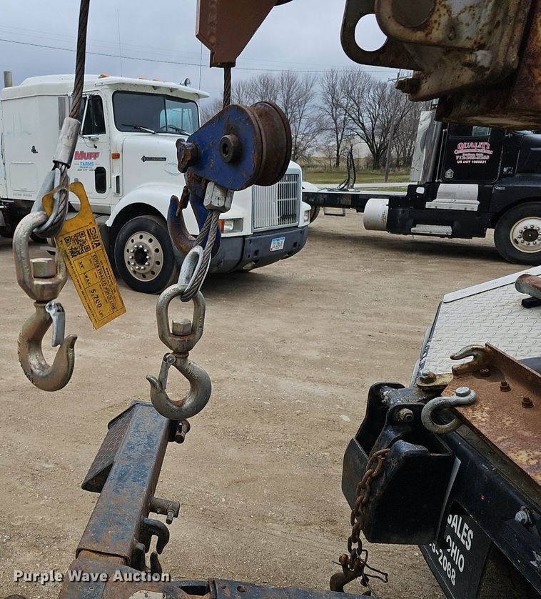 image for item DQ8671 2003 Ford F550 Super Duty XLT tow truck