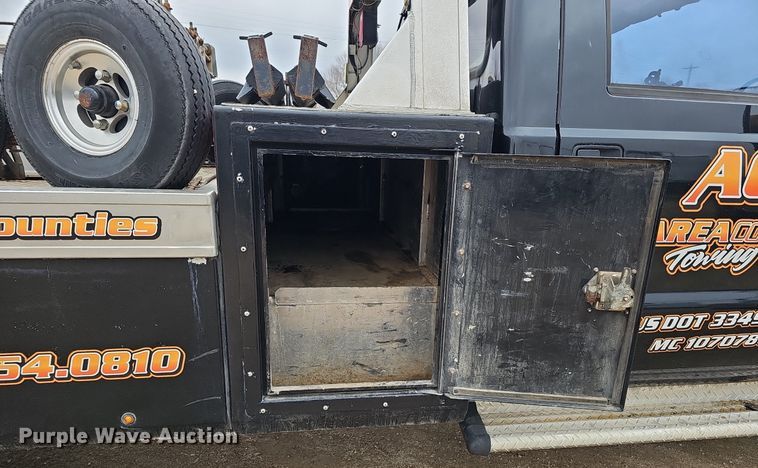 image for item DQ8671 2003 Ford F550 Super Duty XLT tow truck