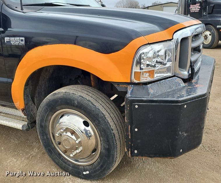 image for item DQ8671 2003 Ford F550 Super Duty XLT tow truck