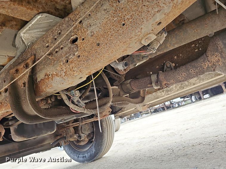 image for item DQ8671 2003 Ford F550 Super Duty XLT tow truck