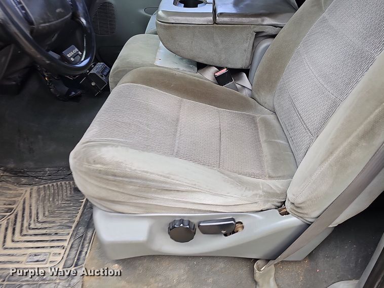 image for item DQ8671 2003 Ford F550 Super Duty XLT tow truck