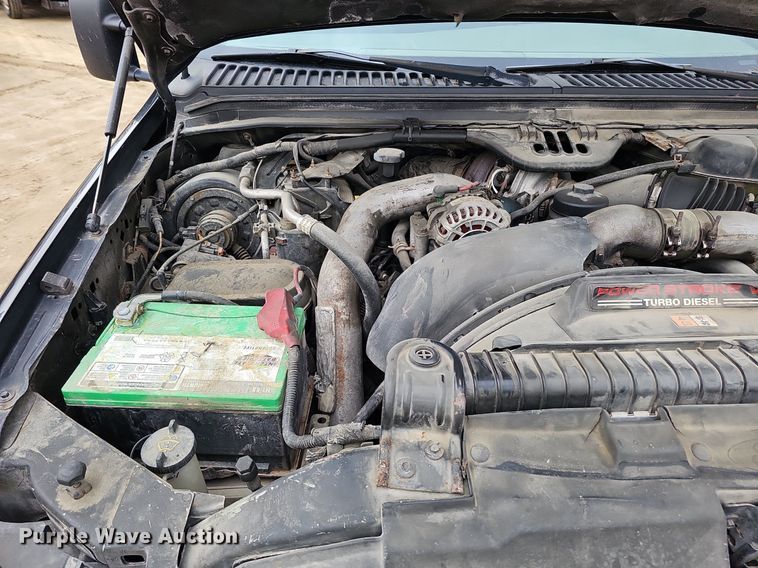 image for item DQ8671 2003 Ford F550 Super Duty XLT tow truck