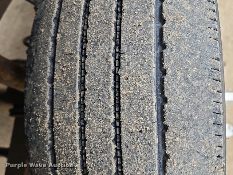 image for item DQ8671 2003 Ford F550 Super Duty XLT tow truck