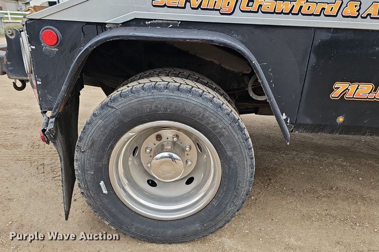 image for item DQ8671 2003 Ford F550 Super Duty XLT tow truck