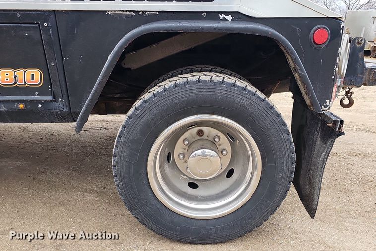 image for item DQ8671 2003 Ford F550 Super Duty XLT tow truck