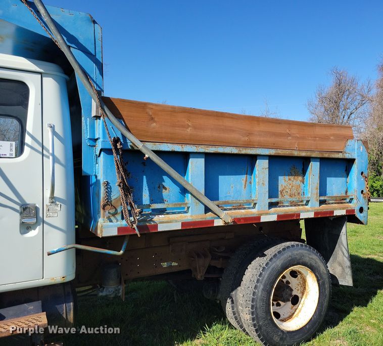 image for item DR7991 1998 International 4700 dump truck