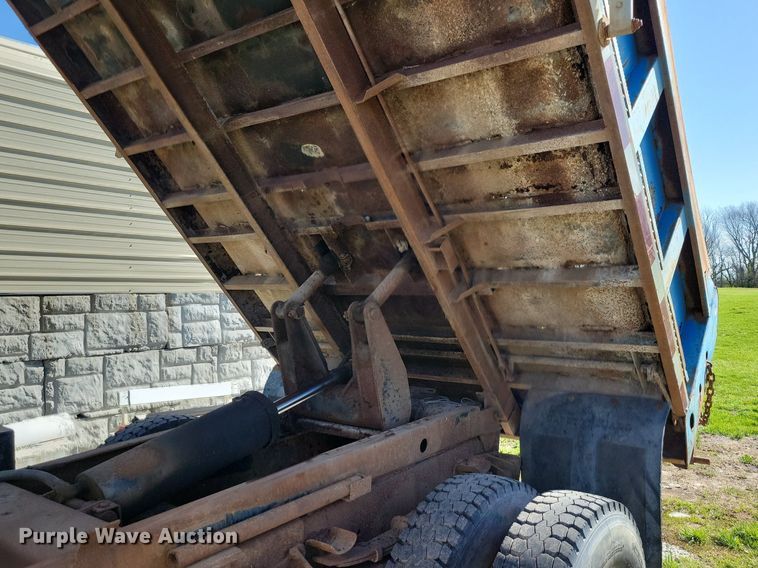 image for item DR7991 1998 International 4700 dump truck