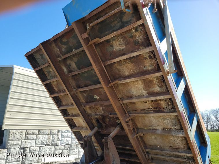 image for item DR7991 1998 International 4700 dump truck