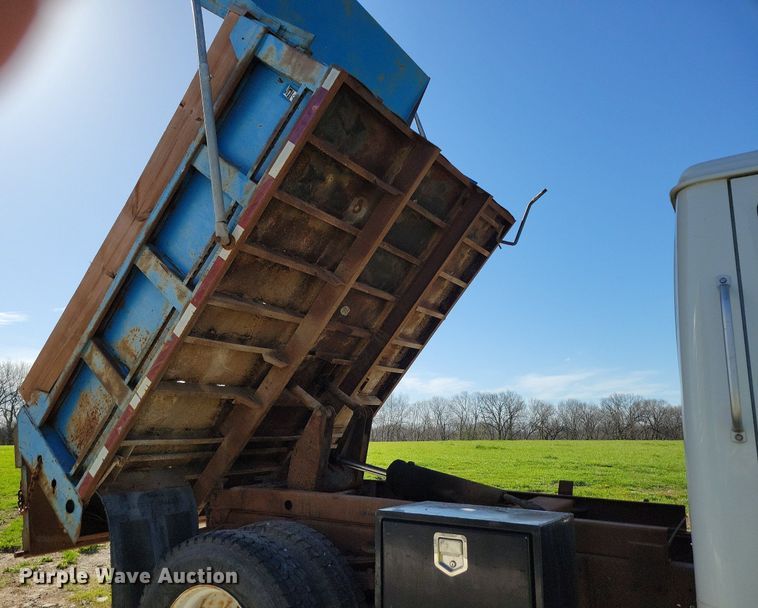 image for item DR7991 1998 International 4700 dump truck
