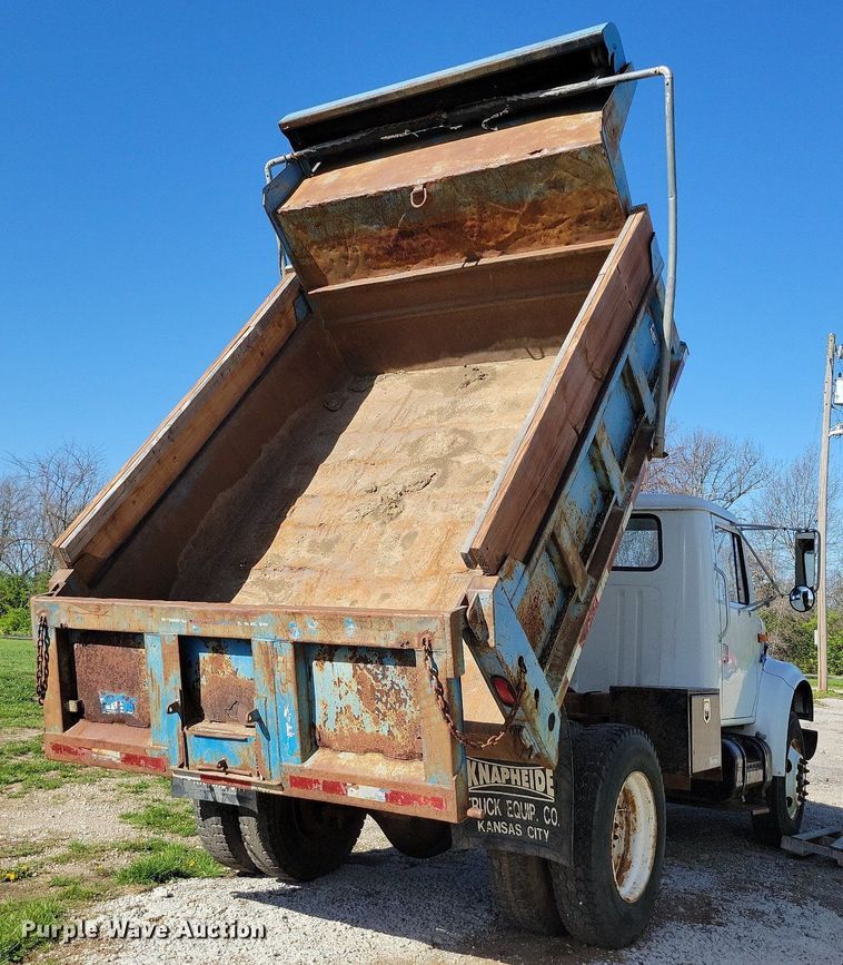 image for item DR7991 1998 International 4700 dump truck