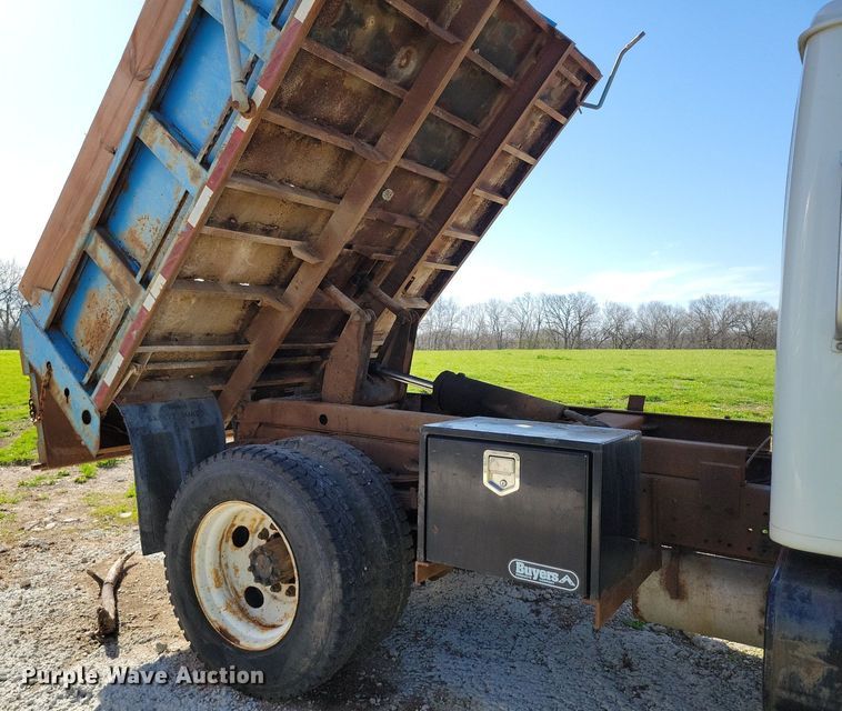 image for item DR7991 1998 International 4700 dump truck