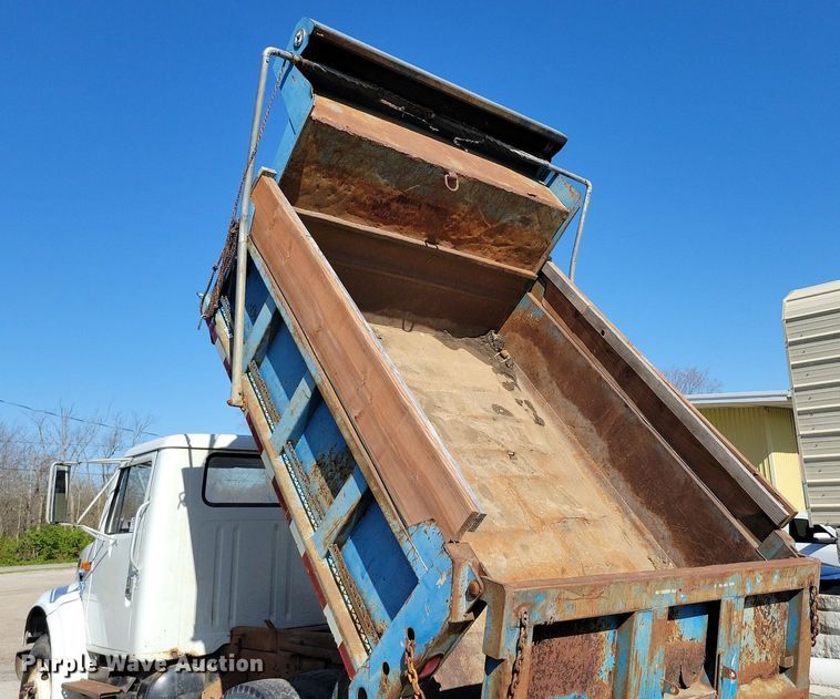 image for item DR7991 1998 International 4700 dump truck