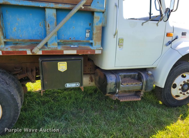 image for item DR7991 1998 International 4700 dump truck