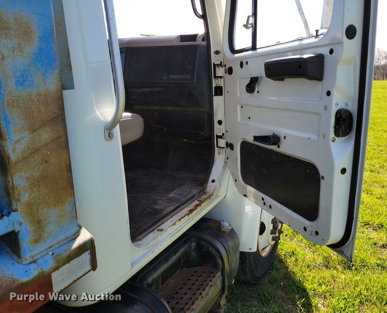 image for item DR7991 1998 International 4700 dump truck