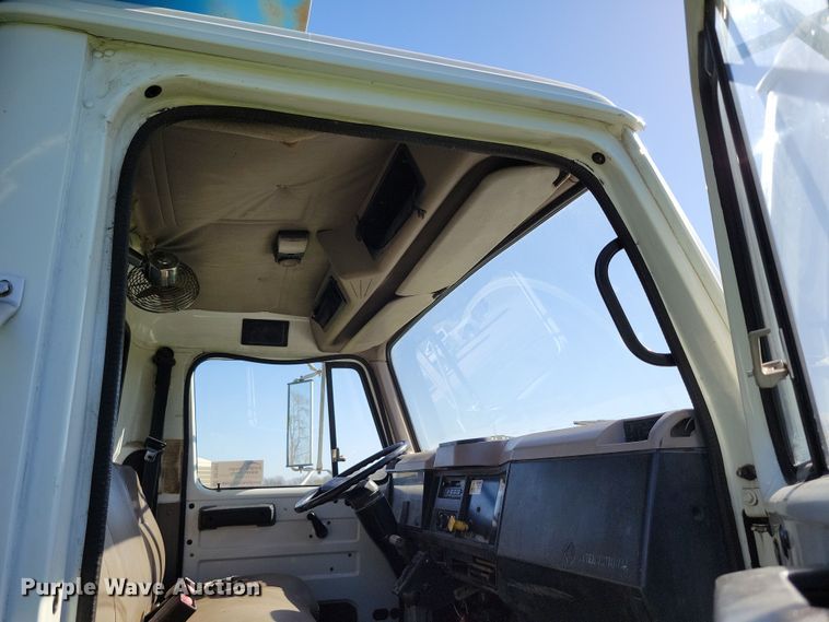 image for item DR7991 1998 International 4700 dump truck