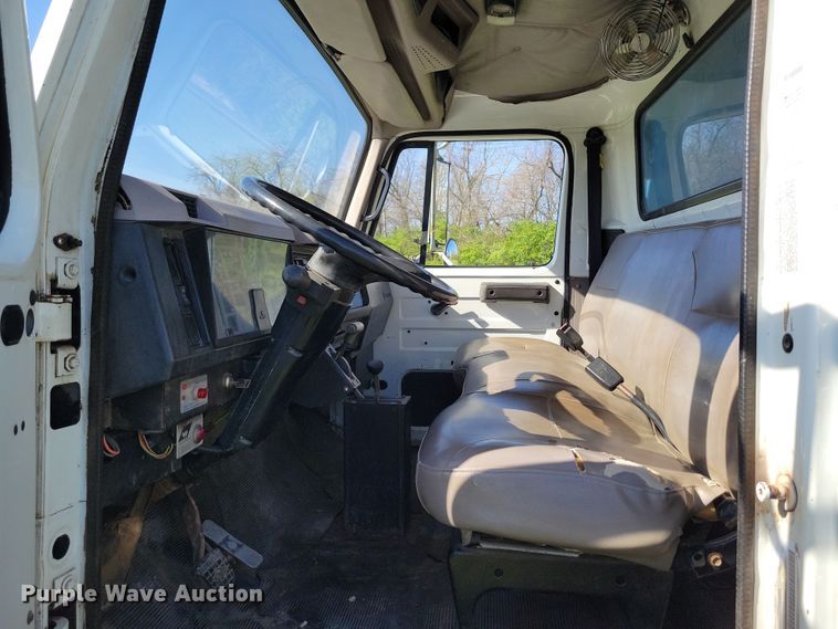 image for item DR7991 1998 International 4700 dump truck