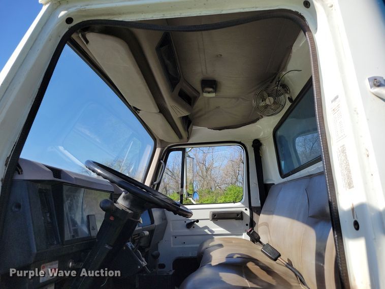 image for item DR7991 1998 International 4700 dump truck