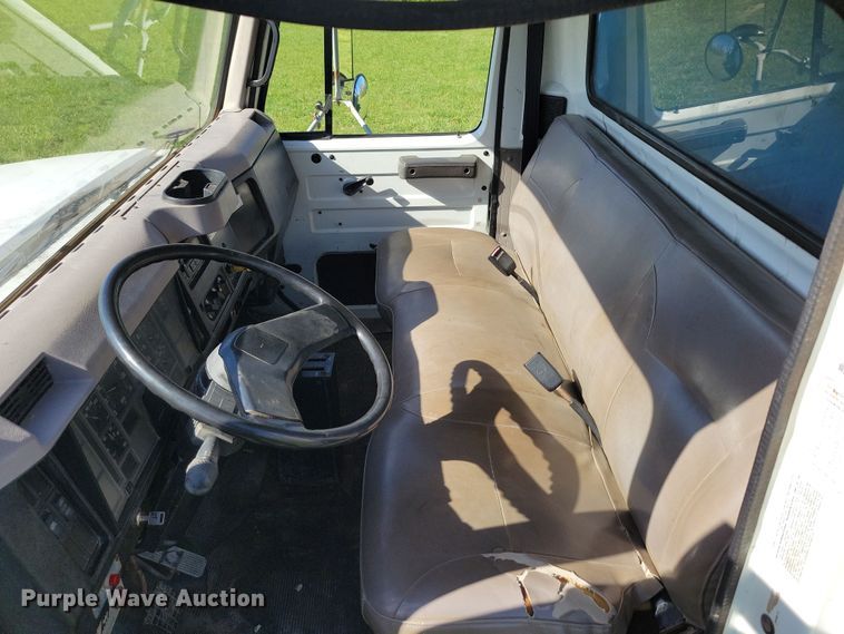 image for item DR7991 1998 International 4700 dump truck