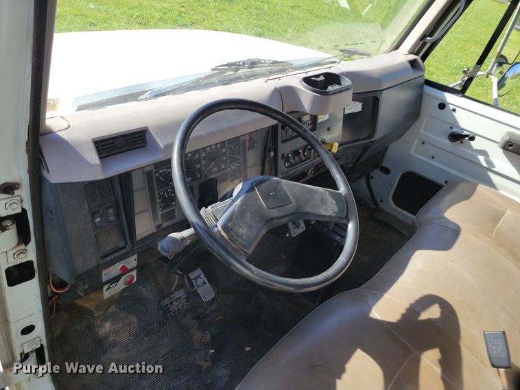 image for item DR7991 1998 International 4700 dump truck