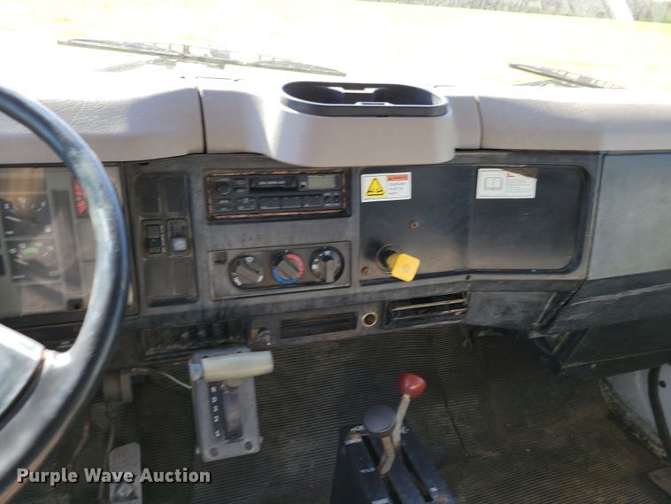 image for item DR7991 1998 International 4700 dump truck