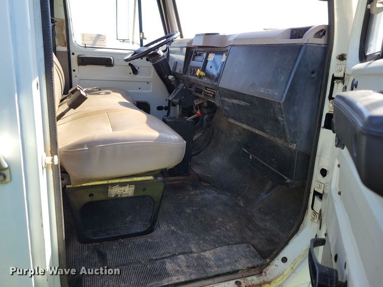 image for item DR7991 1998 International 4700 dump truck