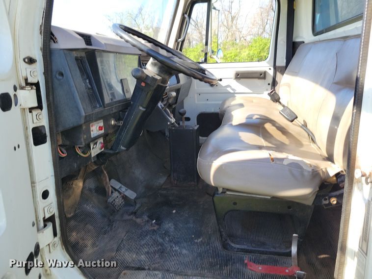 image for item DR7991 1998 International 4700 dump truck