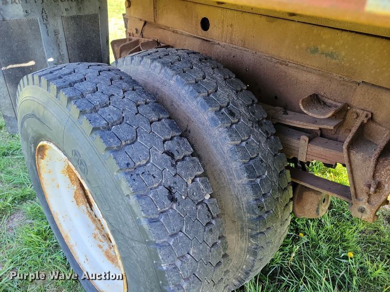 image for item DR7991 1998 International 4700 dump truck