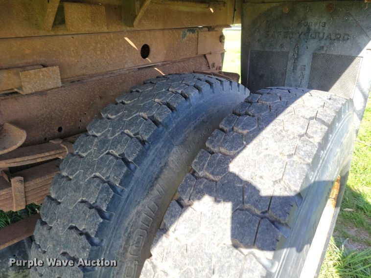 image for item DR7991 1998 International 4700 dump truck