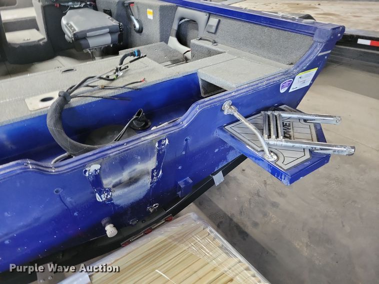 image for item DR7992 2020 Lowe Fish & Ski 1700 boat