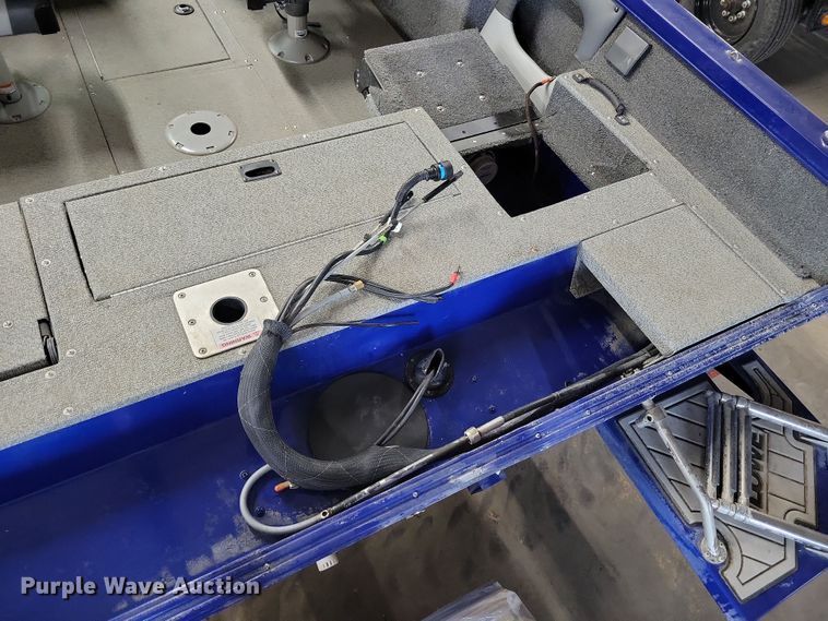 image for item DR7992 2020 Lowe Fish & Ski 1700 boat