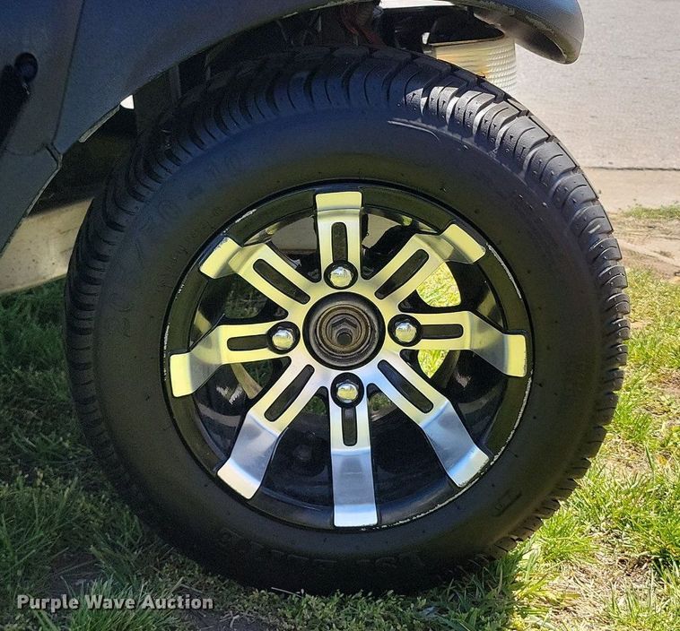 image for item DR7997 2006 Club Car Precedent golf cart