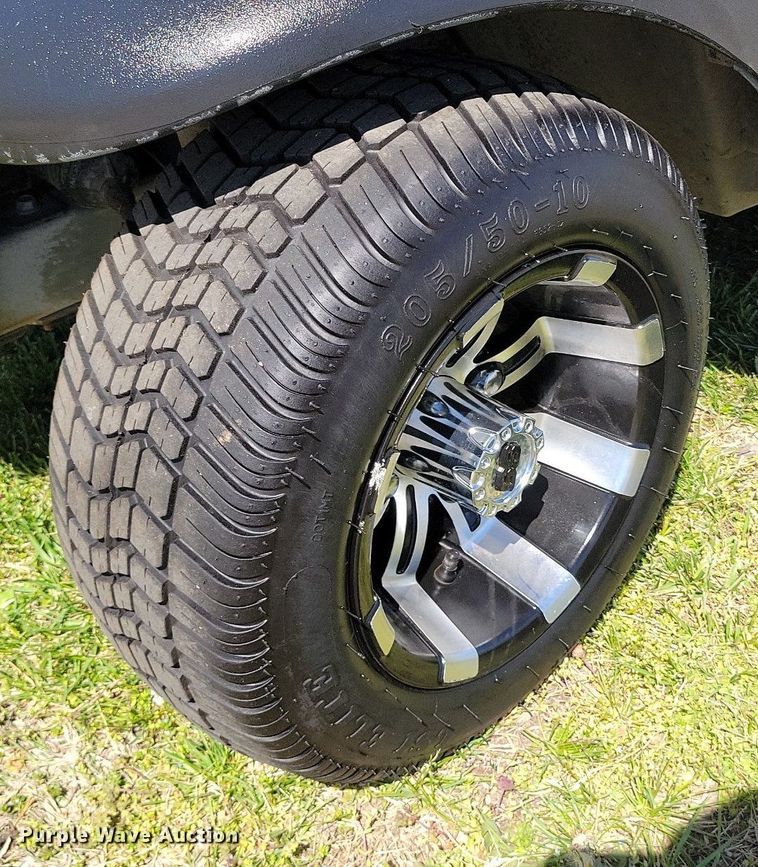 image for item DR7997 2006 Club Car Precedent golf cart