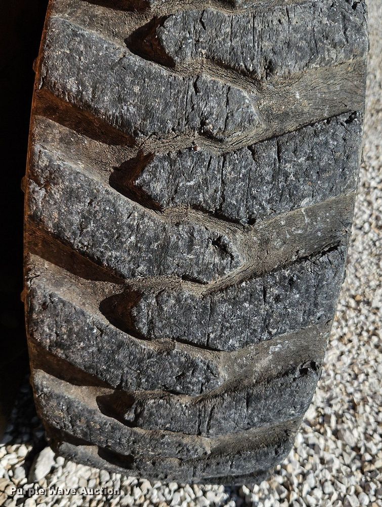 image for item DR8567 Case 1840 skid steer loader