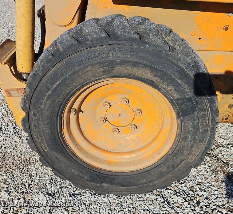 image for item DR8567 Case 1840 skid steer loader