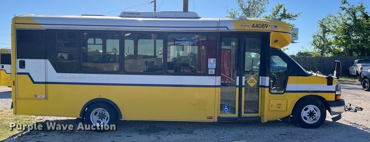 image for item DS2940 2017 Chevrolet  Express shuttle bus