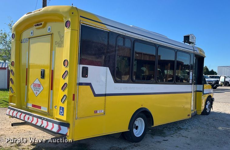 image for item DS2940 2017 Chevrolet  Express shuttle bus