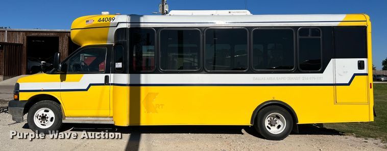 image for item DS2940 2017 Chevrolet  Express shuttle bus