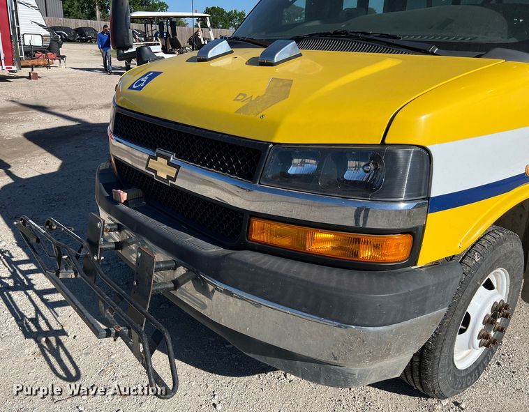 image for item DS2940 2017 Chevrolet  Express shuttle bus