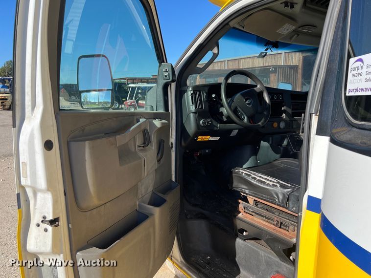 image for item DS2940 2017 Chevrolet  Express shuttle bus