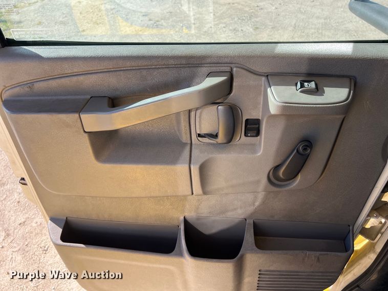 image for item DS2940 2017 Chevrolet  Express shuttle bus