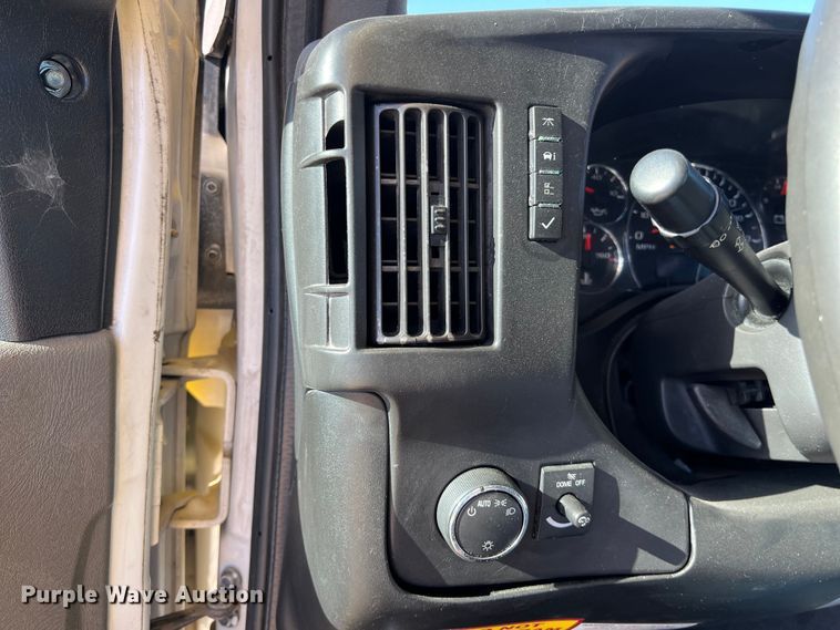 image for item DS2940 2017 Chevrolet  Express shuttle bus