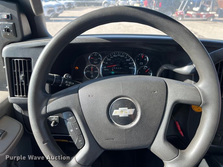 image for item DS2940 2017 Chevrolet  Express shuttle bus