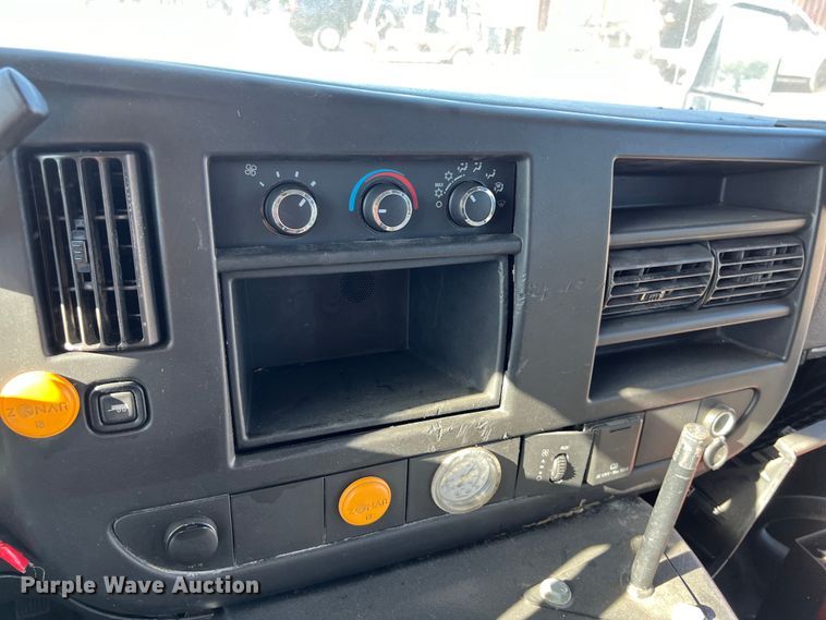 image for item DS2940 2017 Chevrolet  Express shuttle bus